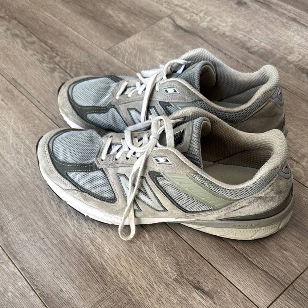 New Balance M990 v5 Gray and White Athletic Sneakers size 11.5 made in USA